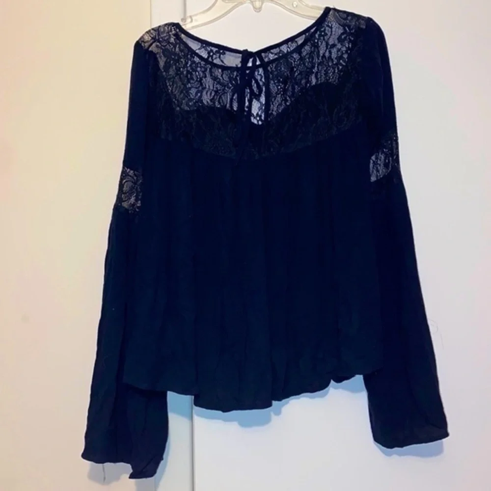Abercrombie & Fitch Navy Lace Top - Picture 1 of 3